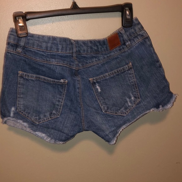 Cutoff jean shorts - Picture 2 of 2
